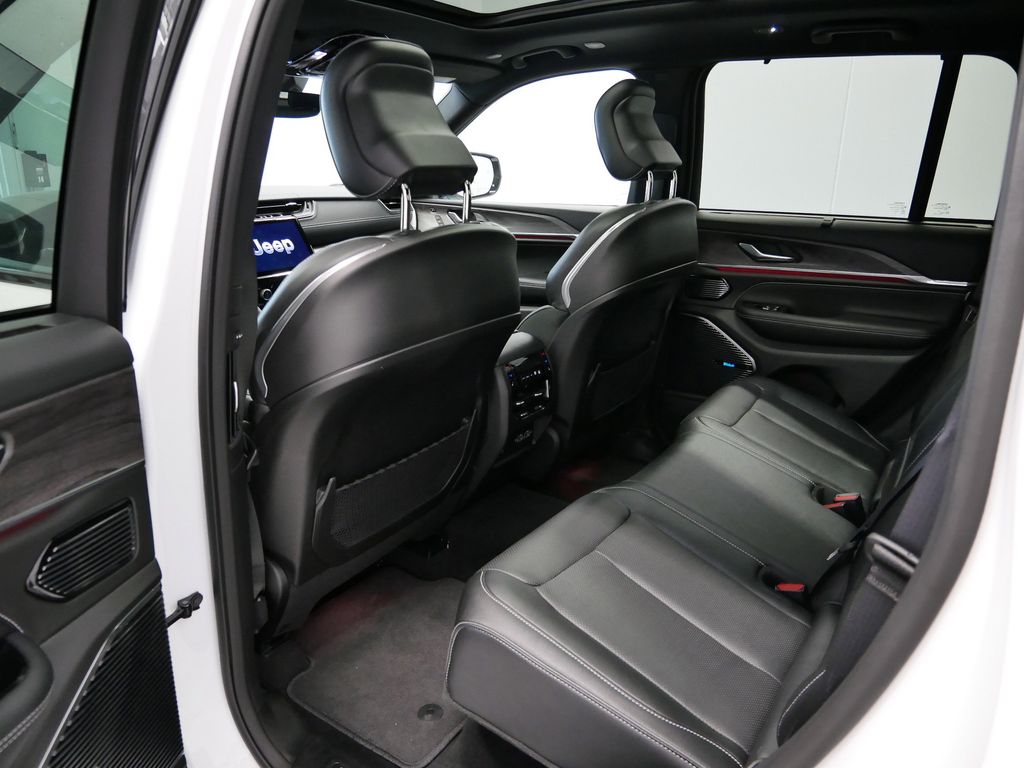 Thumbnail: 2022 Jeep Grand Cherokee - 26
