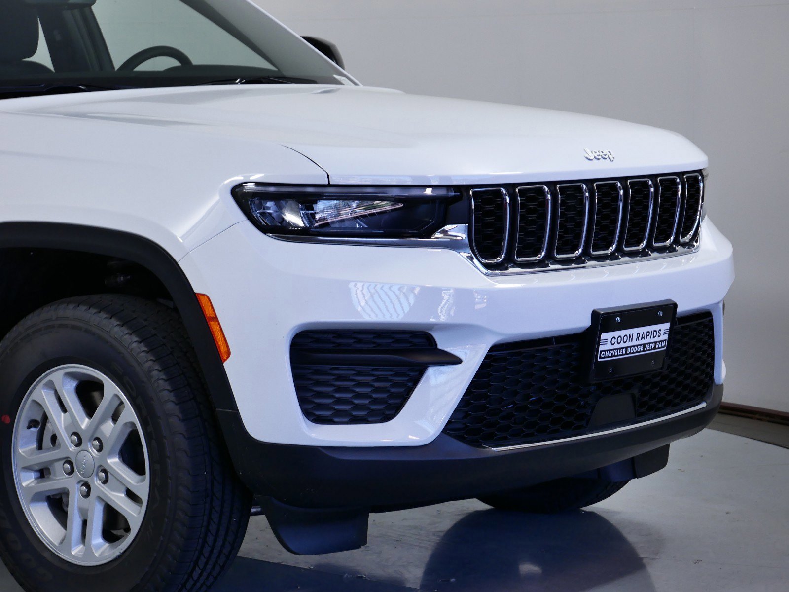 2024 Jeep Grand Cherokee Laredo 3