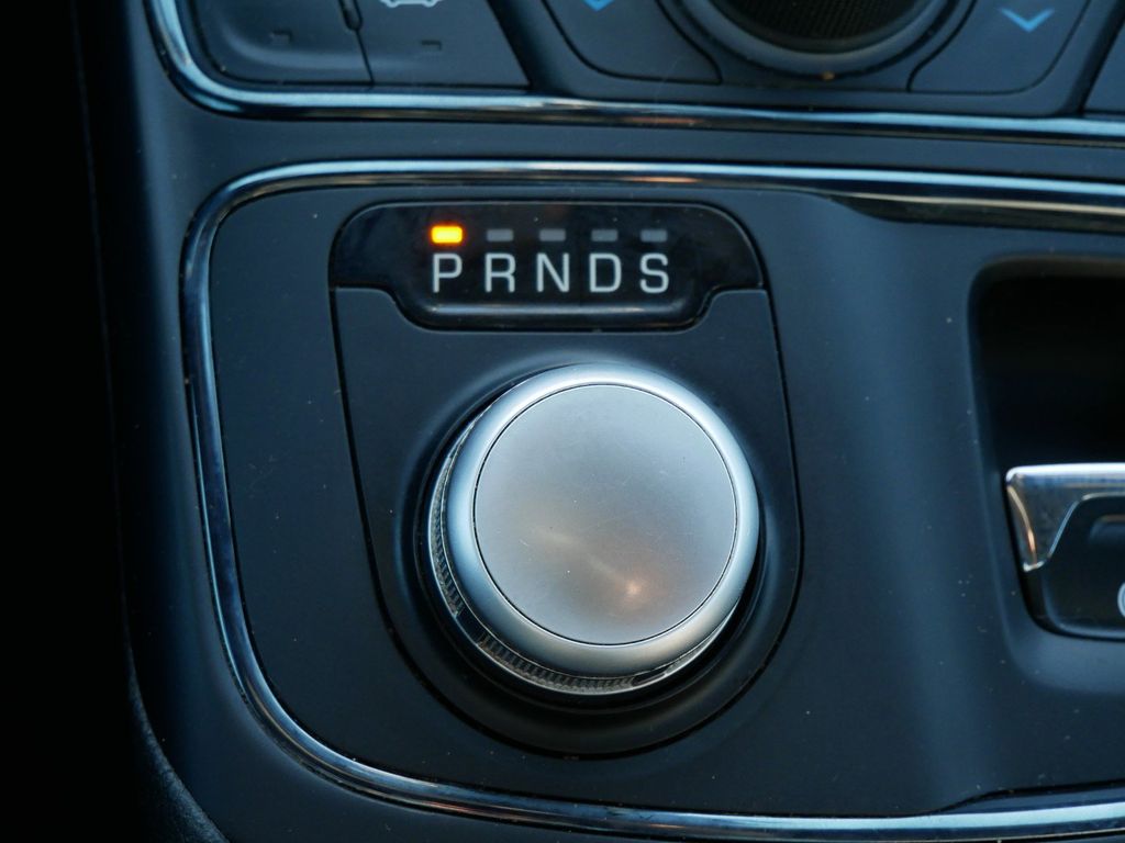 2015 Chrysler 200 S 37