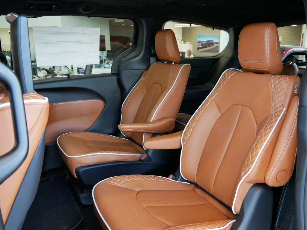 Thumbnail: 2026 Chrysler Pacifica - 21