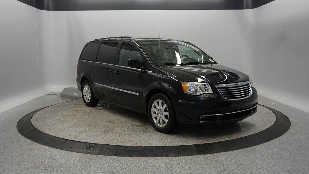 Thumbnail: 2014 Chrysler Town & Country - 14