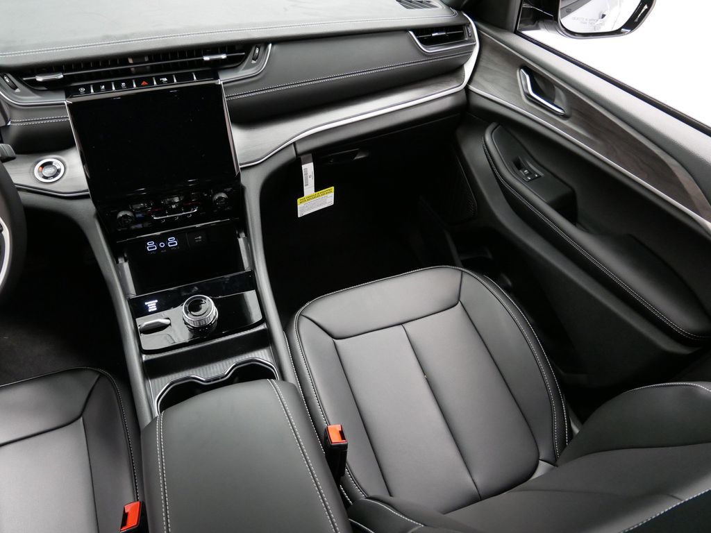 Thumbnail: 2025 Jeep Grand Cherokee - 18