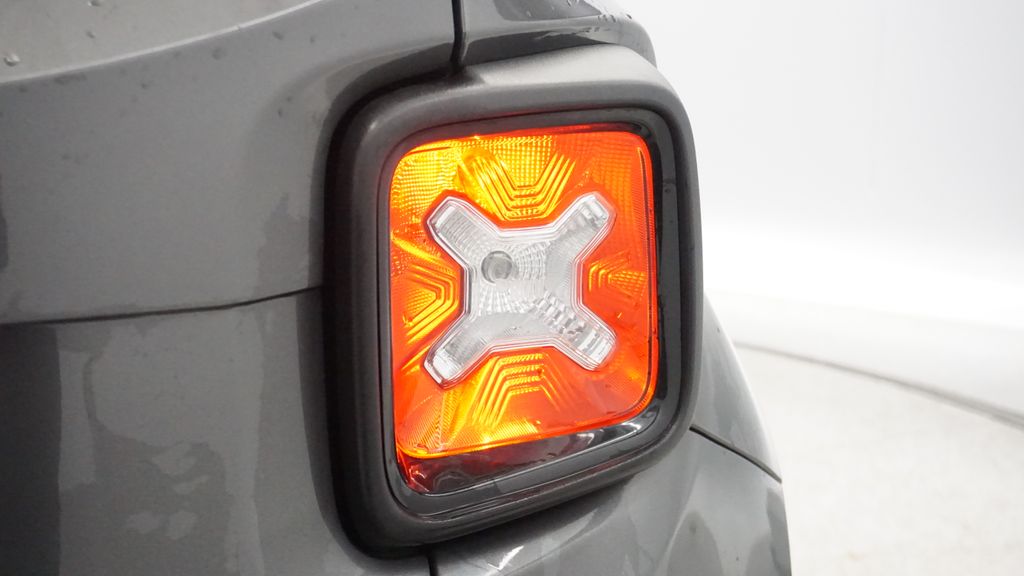 Thumbnail: 2016 Jeep Renegade - 21