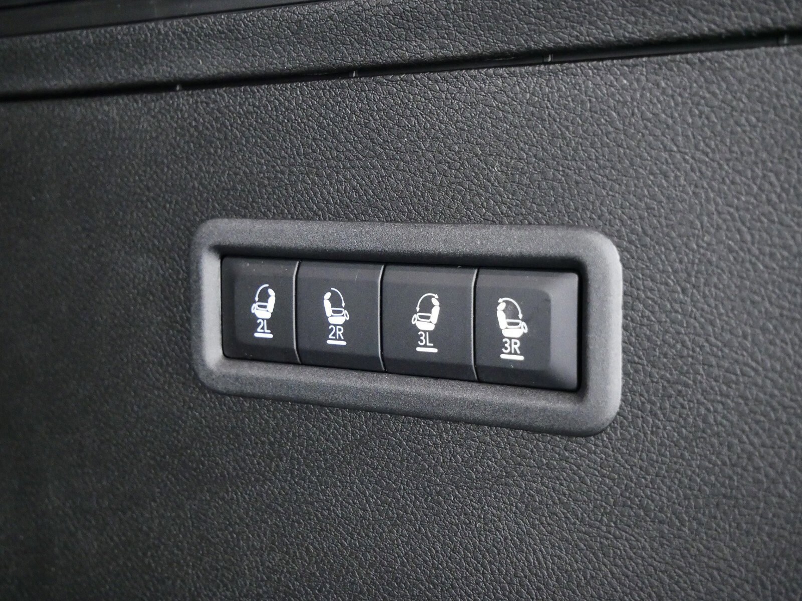 Thumbnail: 2024 Jeep Wagoneer - 26