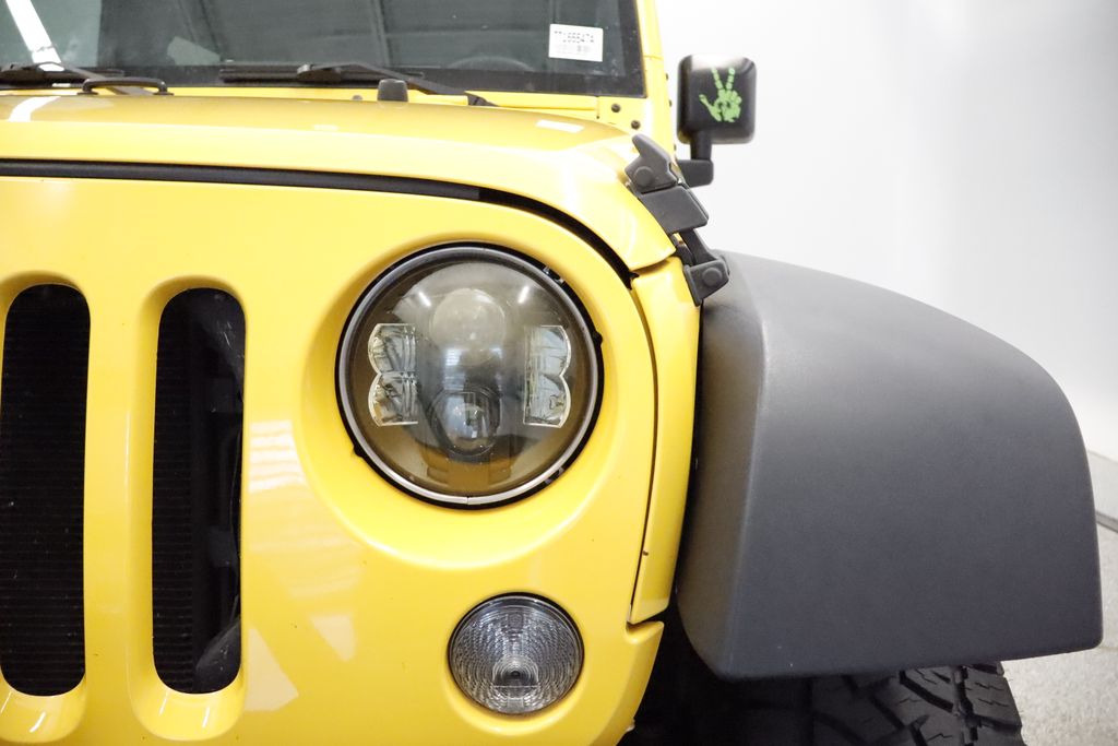 Thumbnail: 2015 Jeep Wrangler - 3