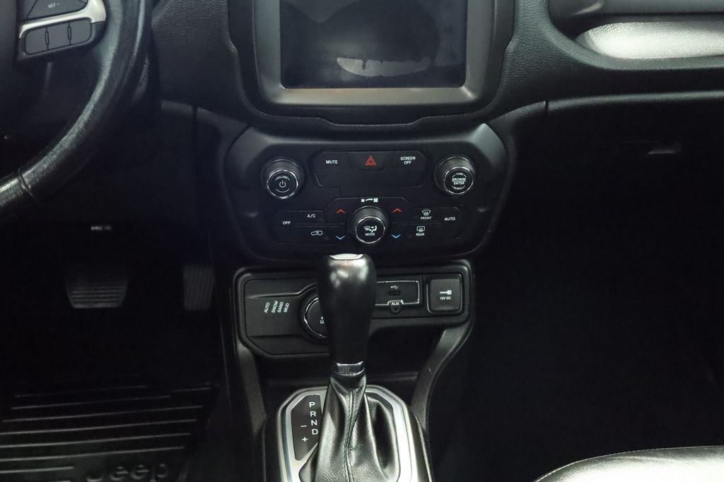 Thumbnail: 2018 Jeep Renegade - 27