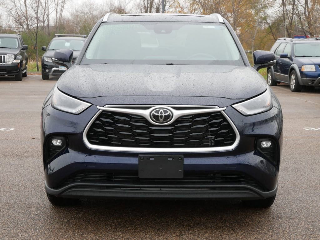 Thumbnail: 2021 Toyota Highlander - 4