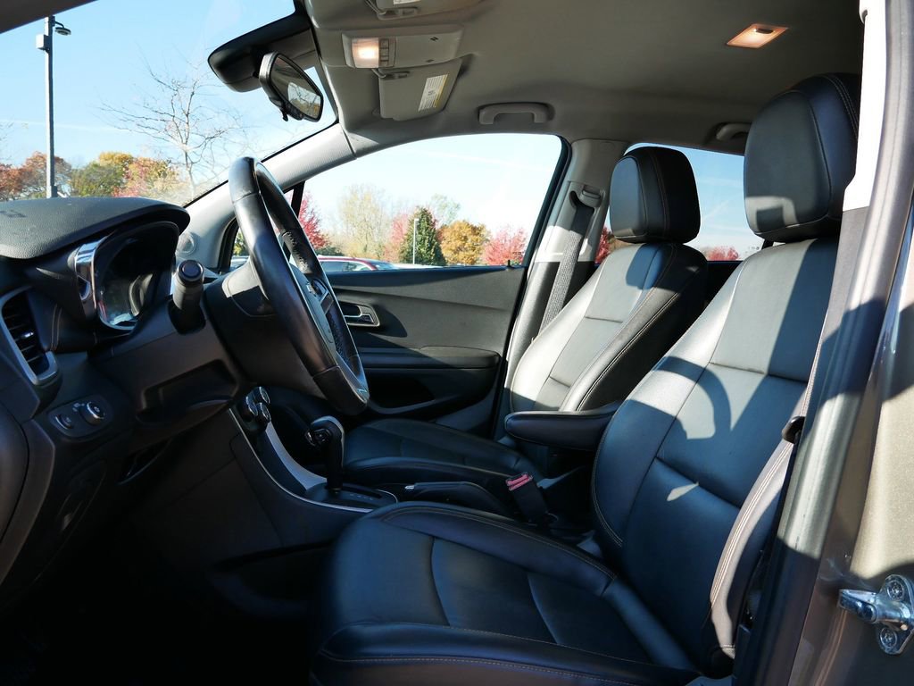 Thumbnail: 2022 Chevrolet Trax - 3