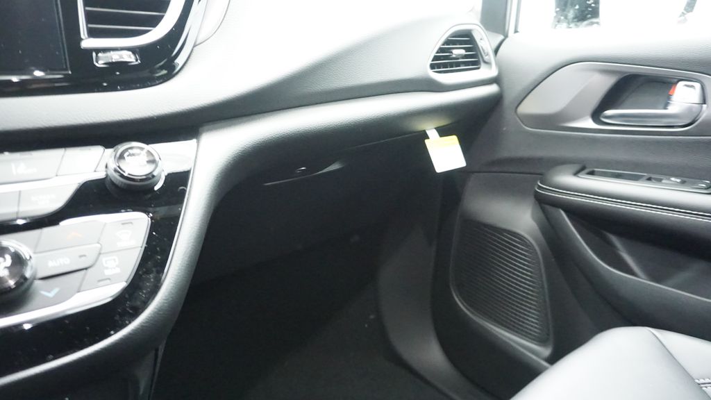 Thumbnail: 2026 Chrysler Voyager - 32