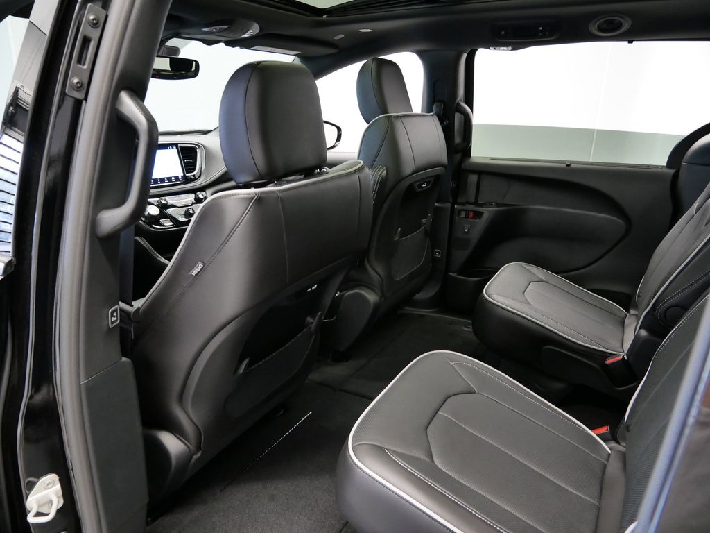 Thumbnail: 2026 Chrysler Pacifica - 8