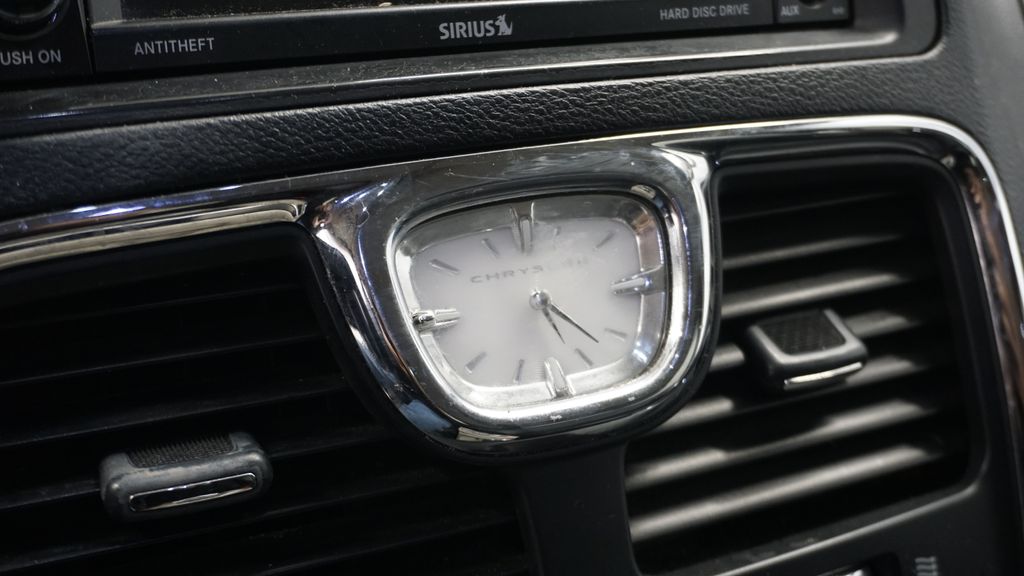 Thumbnail: 2014 Chrysler Town & Country - 40