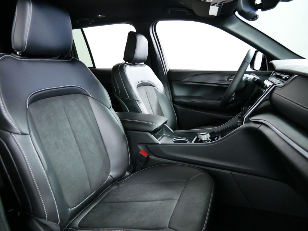 Thumbnail: 2024 Jeep Grand Cherokee - 23