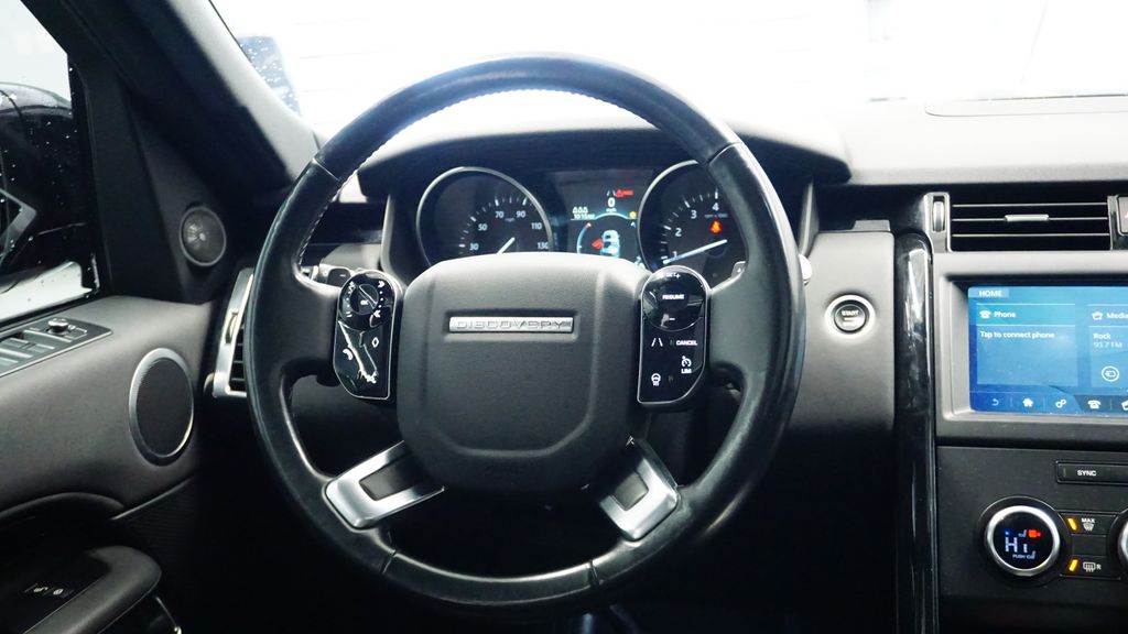 Thumbnail: 2020 Land Rover Discovery - 23