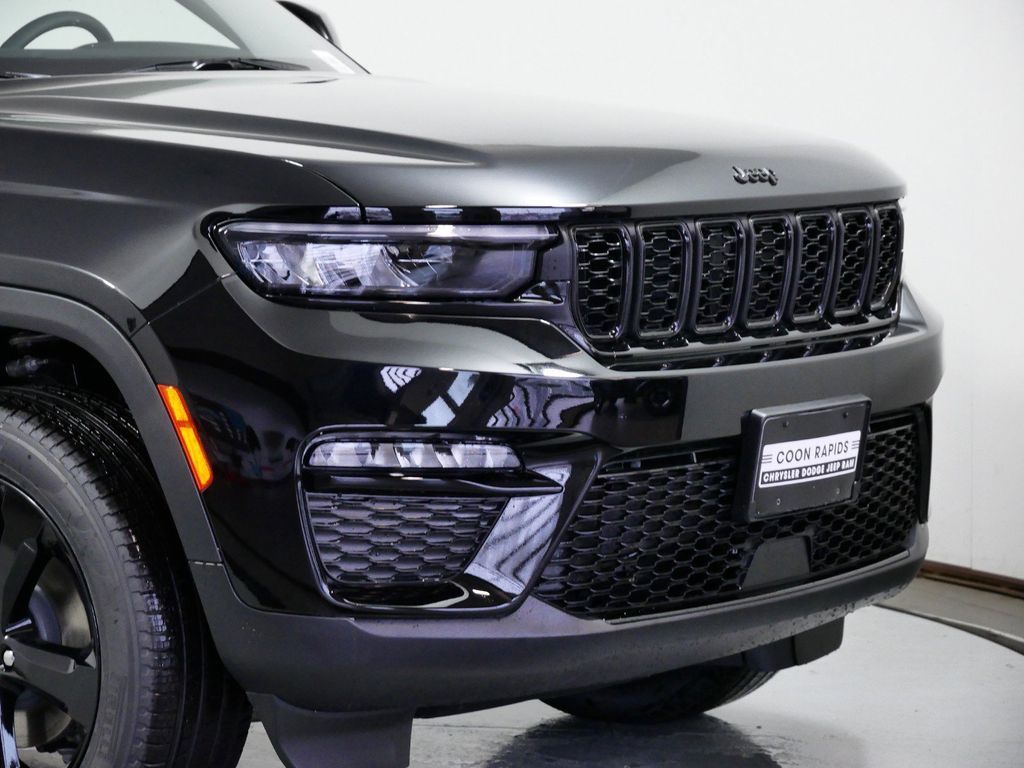 Thumbnail: 2024 Jeep Grand Cherokee - 3