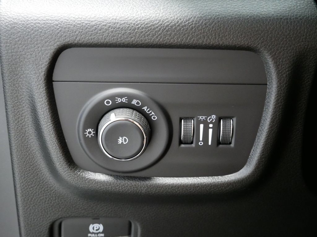 Thumbnail: 2025 Jeep Grand Cherokee - 22