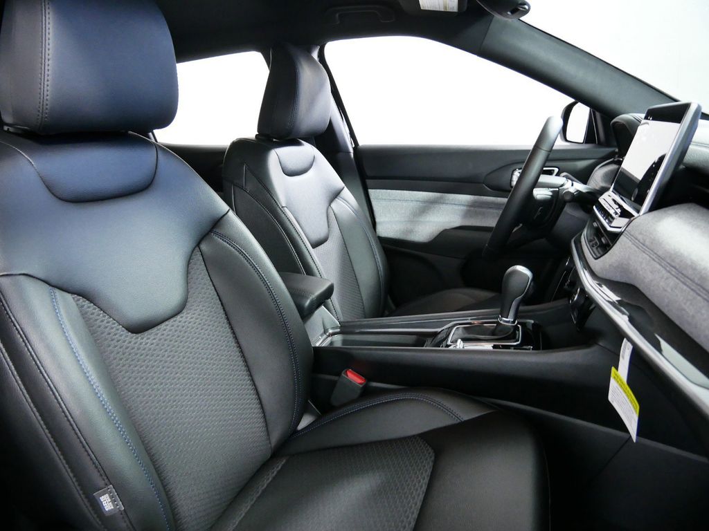 Thumbnail: 2024 Jeep Compass - 25