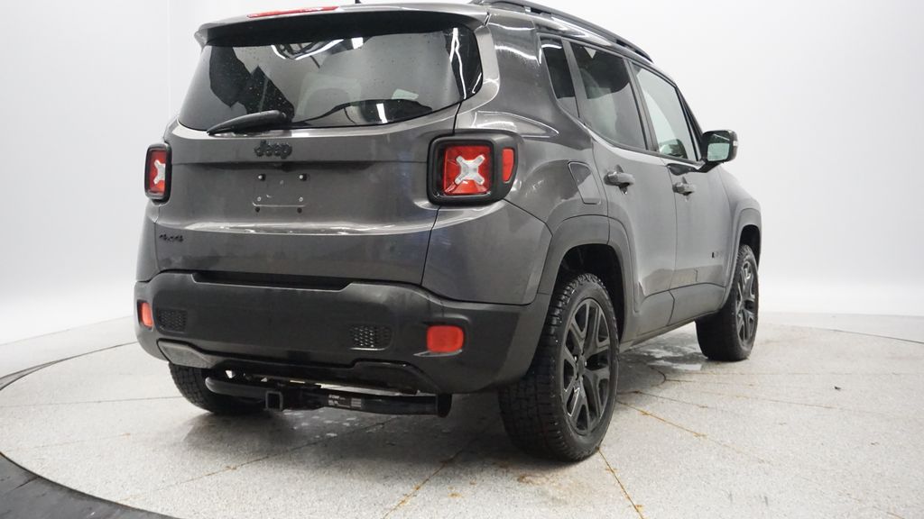 Thumbnail: 2016 Jeep Renegade - 10