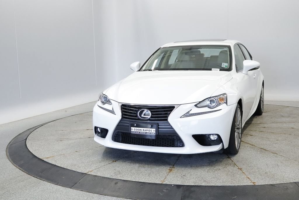 Thumbnail: 2015 Lexus IS - 10
