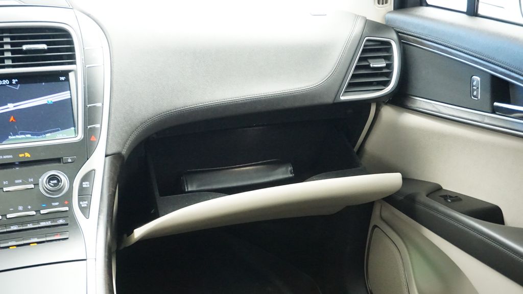 Thumbnail: 2019 Lincoln Nautilus - 25