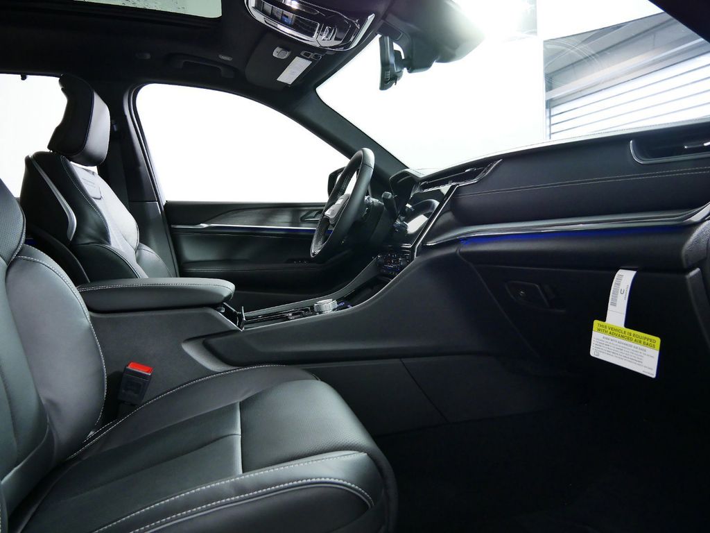 Thumbnail: 2025 Jeep Grand Cherokee - 23