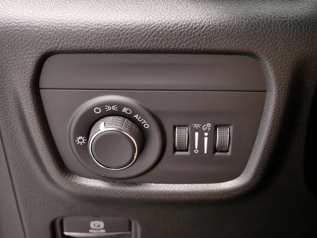 Thumbnail: 2025 Jeep Grand Cherokee L - 22