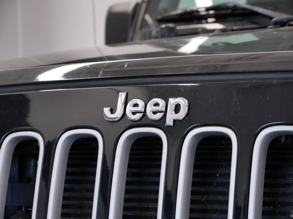Thumbnail: 2016 Jeep Wrangler - 14