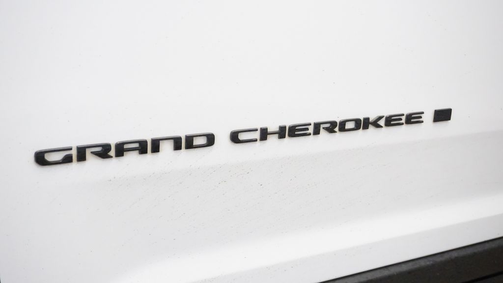 Thumbnail: 2023 Jeep Grand Cherokee - 11