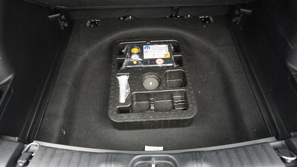 Thumbnail: 2022 Jeep Compass - 23