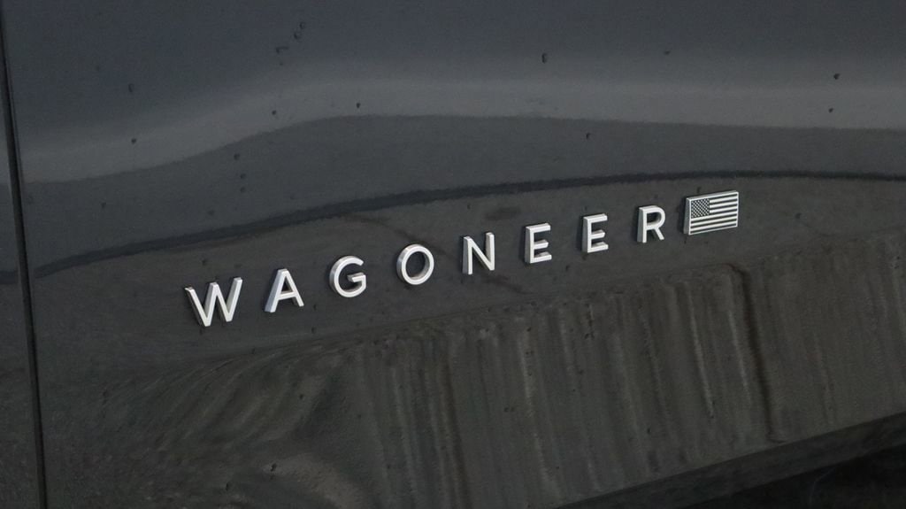 Thumbnail: 2022 Jeep Wagoneer - 14