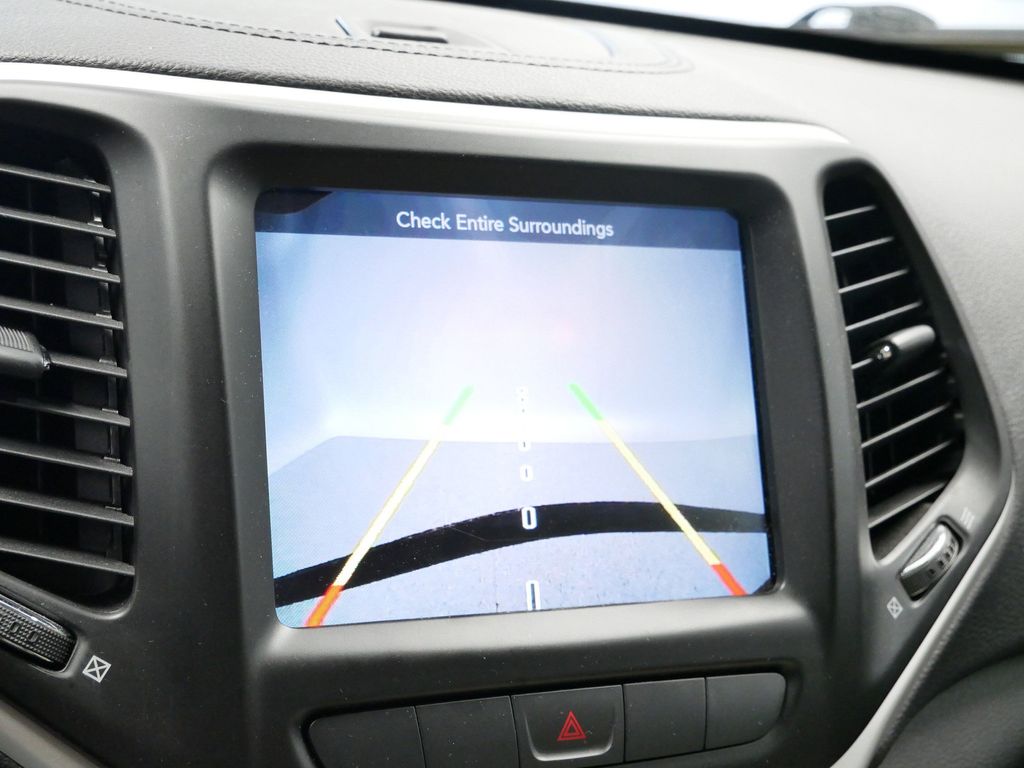 Thumbnail: 2015 Jeep Cherokee - 30