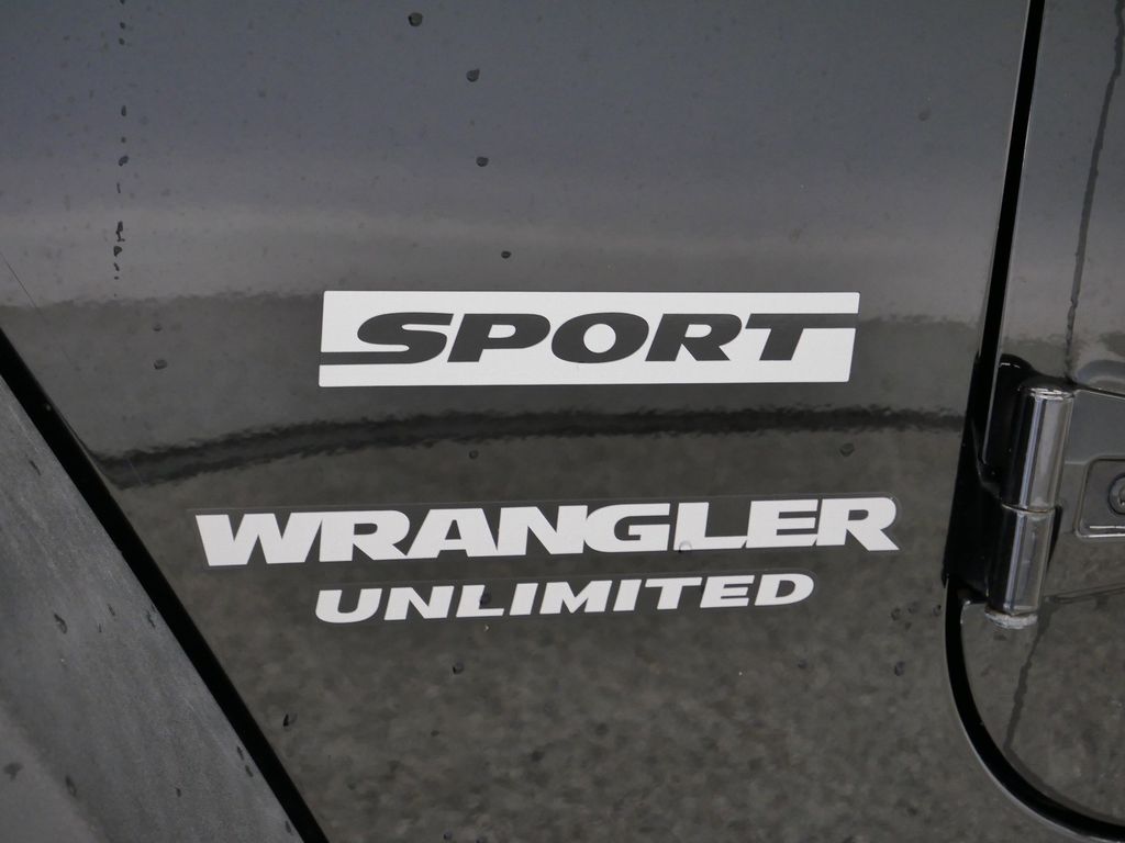 Thumbnail: 2017 Jeep Wrangler - 18