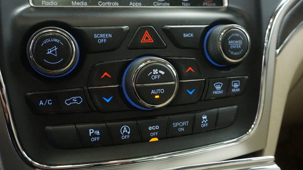 Thumbnail: 2016 Jeep Grand Cherokee - 41