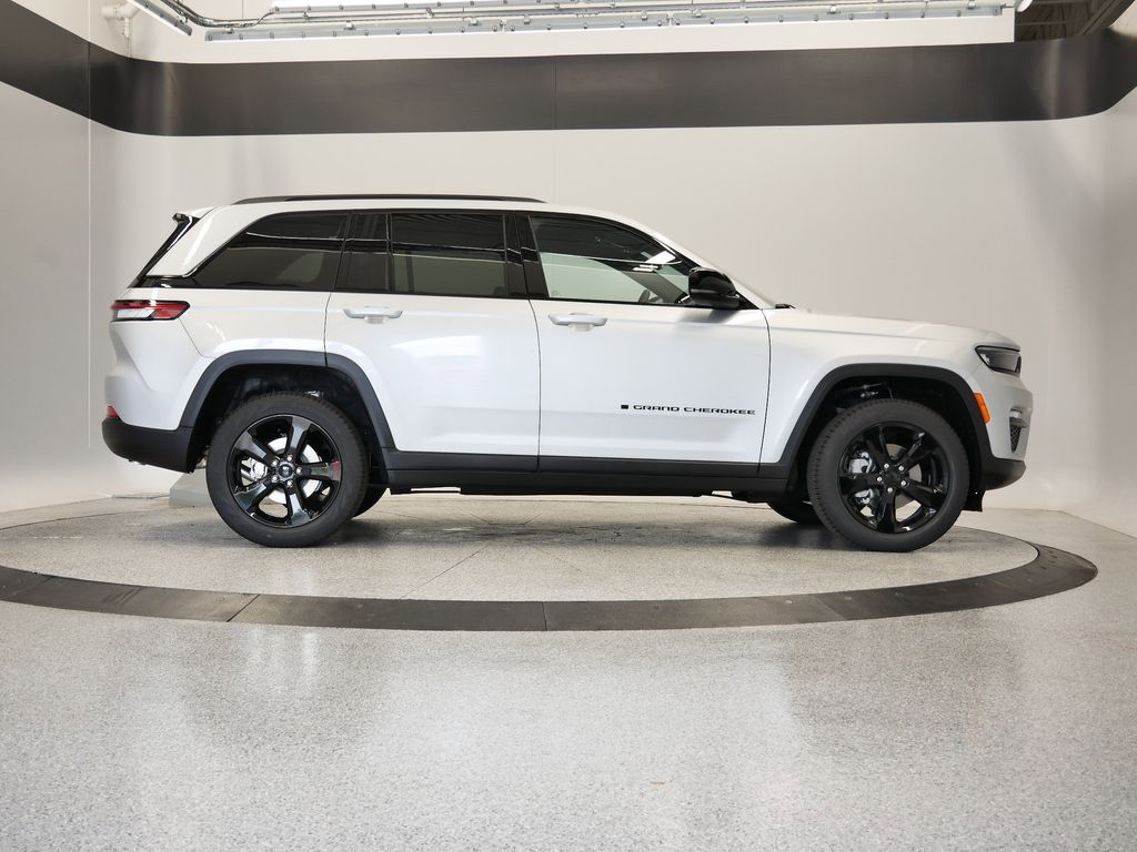 Thumbnail: 2025 Jeep Grand Cherokee - 46