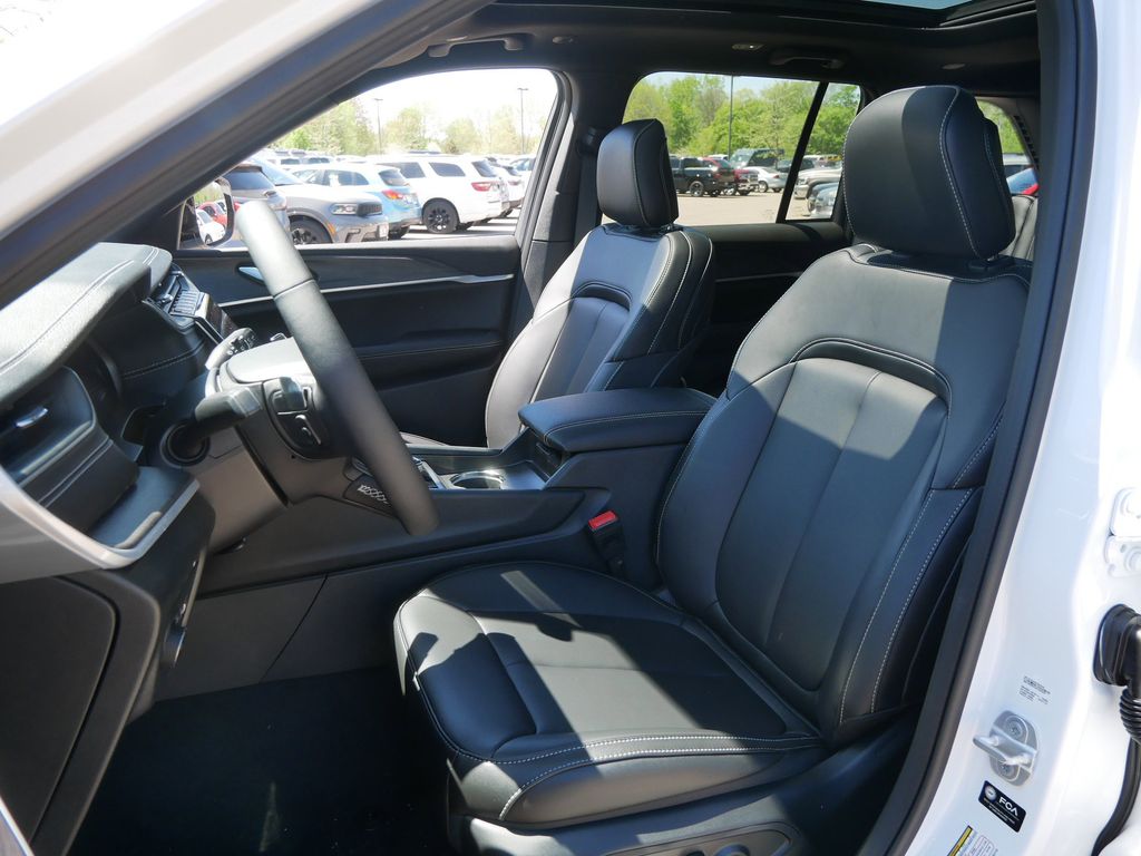 Thumbnail: 2025 Jeep Grand Cherokee - 19