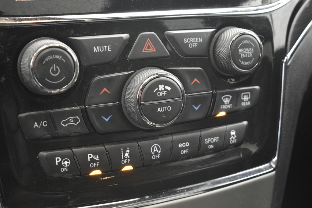 Thumbnail: 2021 Jeep Grand Cherokee - 42