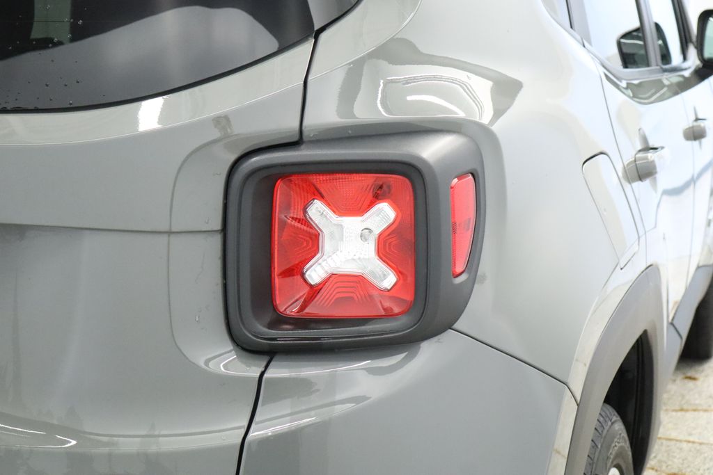 Thumbnail: 2022 Jeep Renegade - 23