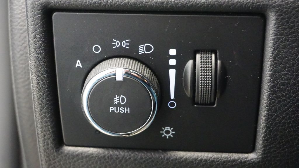 Thumbnail: 2020 Jeep Grand Cherokee - 29