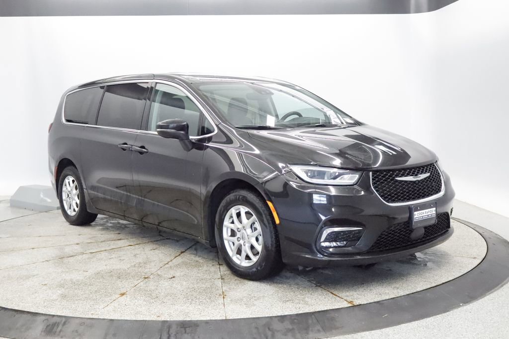 Thumbnail: 2023 Chrysler Pacifica - 10