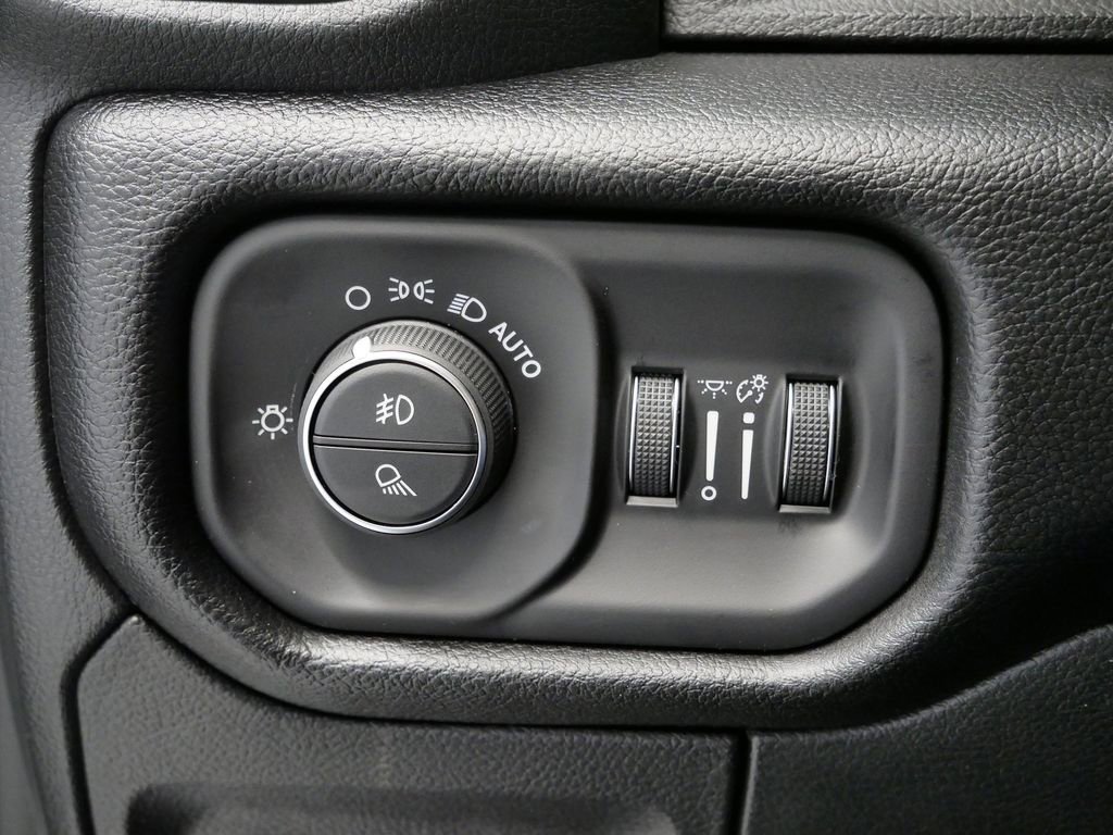 Thumbnail: 2026 RAM 1500 - 33