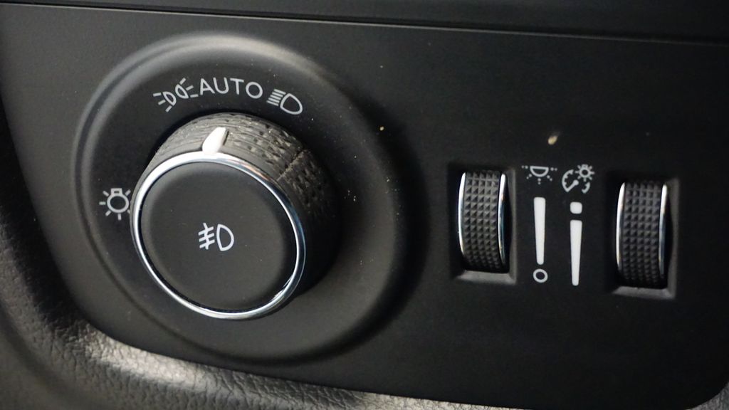 Thumbnail: 2022 Jeep Grand Cherokee - 26