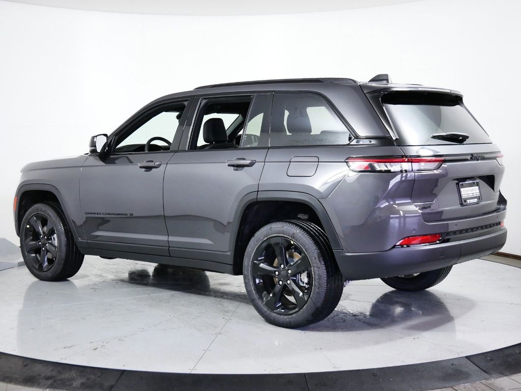 Thumbnail: 2024 Jeep Grand Cherokee - 15