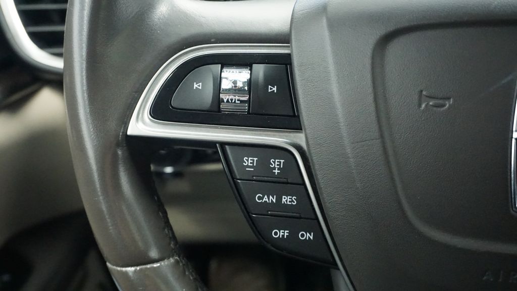 Thumbnail: 2019 Lincoln Nautilus - 34