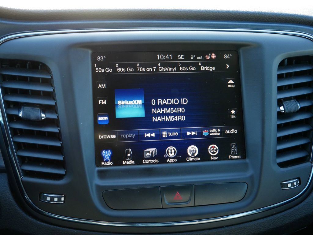 2015 Chrysler 200 S 30