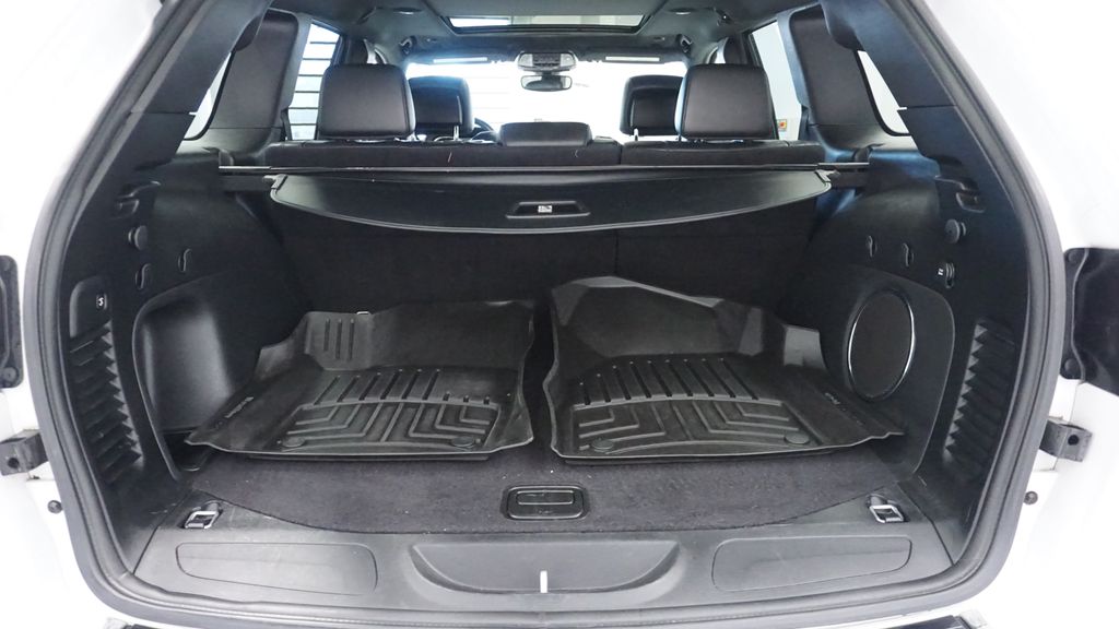 Thumbnail: 2021 Jeep Grand Cherokee - 24