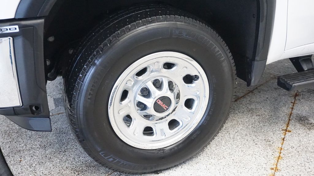 Thumbnail: 2024 GMC Sierra 3500 - 16