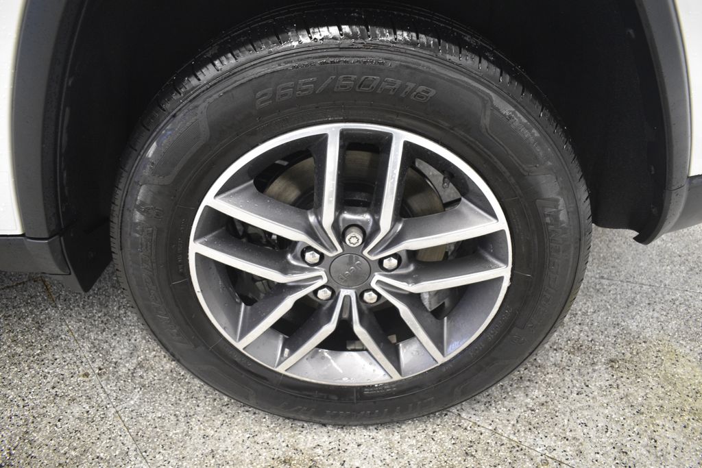 Thumbnail: 2020 Jeep Grand Cherokee - 13