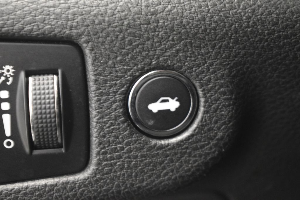 Thumbnail: 2015 Chrysler 200 - 19