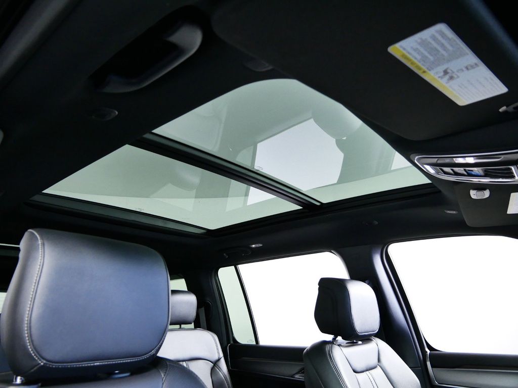 Thumbnail: 2024 Jeep Wagoneer - 21