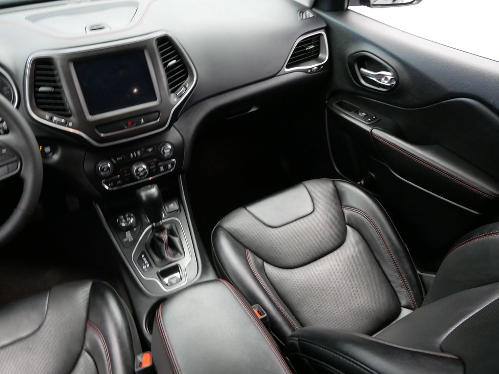 Thumbnail: 2022 Jeep Cherokee - 15