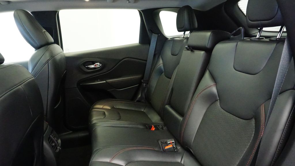 Thumbnail: 2021 Jeep Cherokee - 21